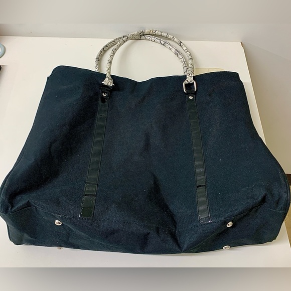 DSW Faux Snakeskin Handled 3 Compartment Zippered Weekend Overnight Tote Bag - Picture 4 of 16